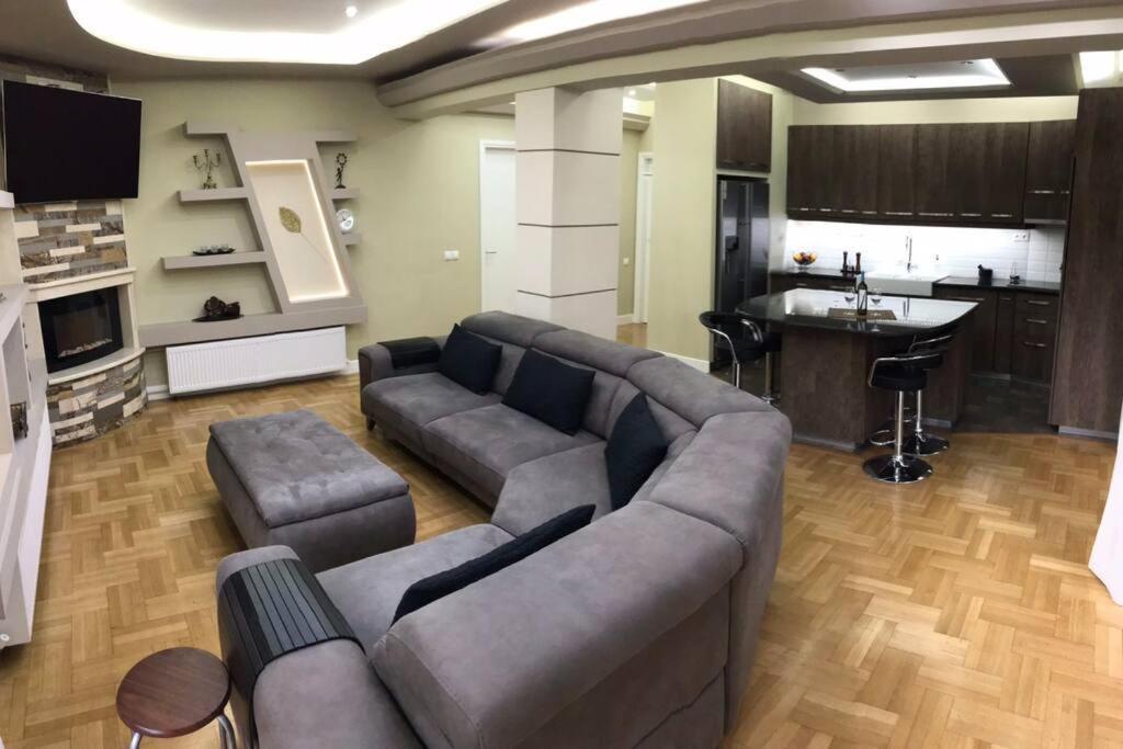 Finer Things Flisvos Beach Condo In Palaio Faliro 雅典 外观 照片